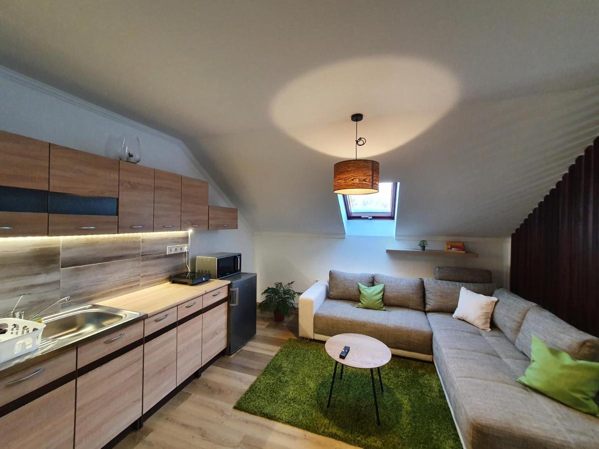 Reteskert Vendeghaz Es Apartman เบลาแพตฟอลวา ภายนอก รูปภาพ